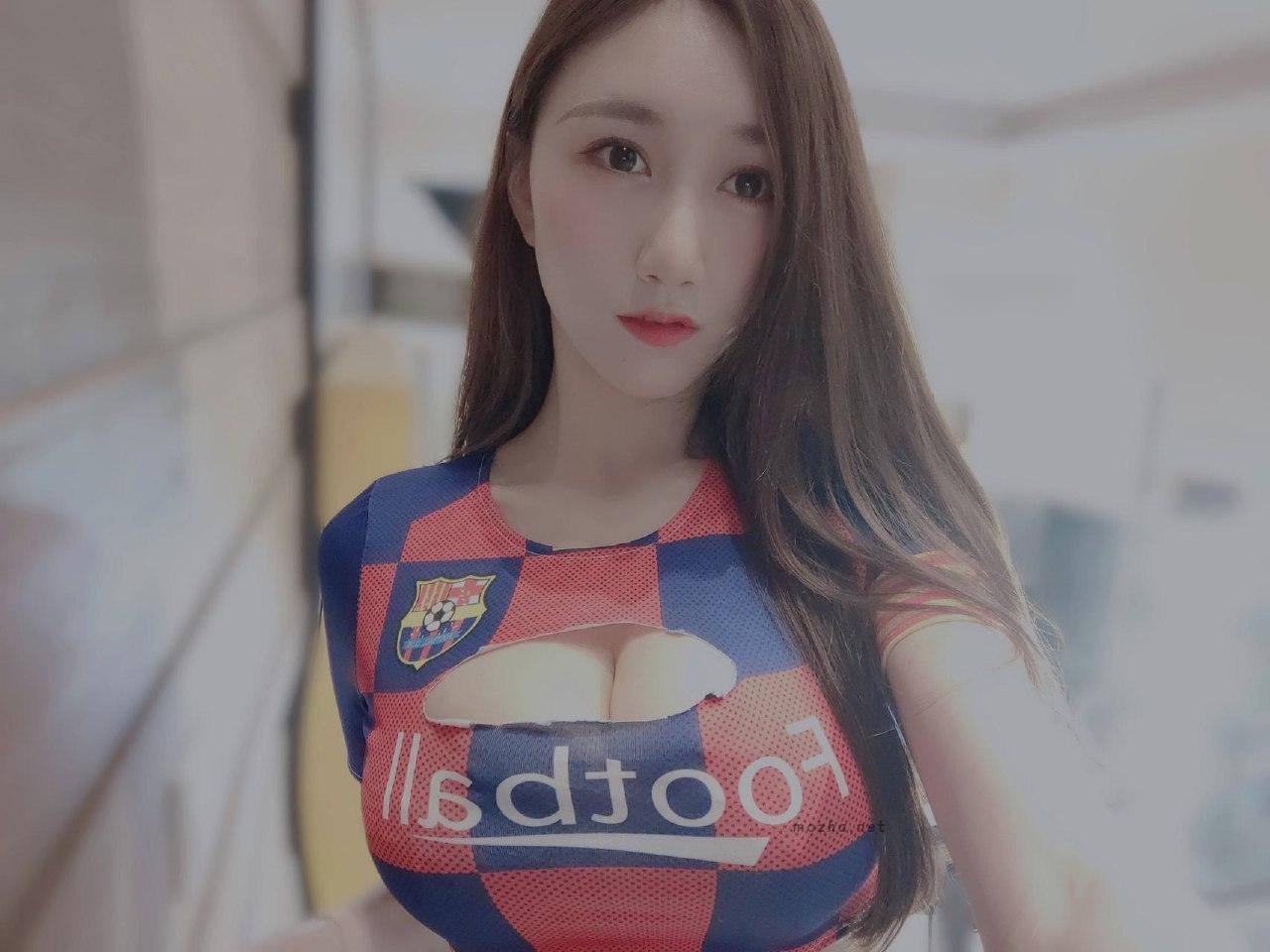 小玉吃果冻 – 一起看球赛【10P】